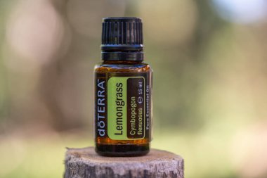 Pecs / Hungray - 21 Ağustos 2020 - Günlük kullanım için Doterra Esnecessary Oil 'in resimsel editoryal görüntüsü