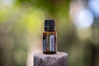 Pecs / Hungray - 21 Ağustos 2020 - Günlük kullanım için Doterra Esnecessary Oil 'in resimsel editoryal görüntüsü