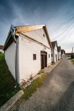 Güney Macaristan 'ın Palkonya köyünde şarap mahzenleri üst üste