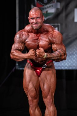 2020 Szeged, hungary, HUNGARY - SZEPT 27: Plumbas Adam Szept 27 'de PCA vücut geliştirme şampiyonasına katıldı.