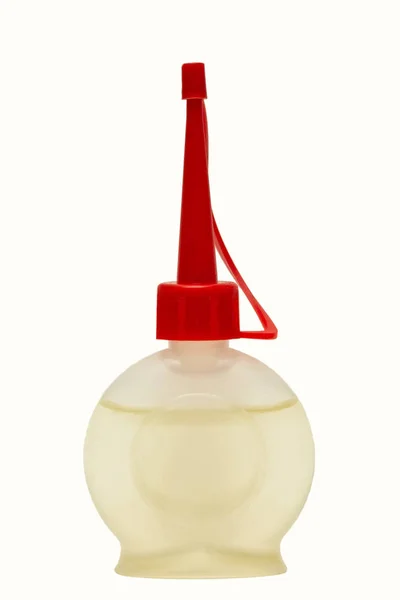 petrol beyaz arka plan yakın çekim üzerinde kırmızı kapaklı plastik petrol can