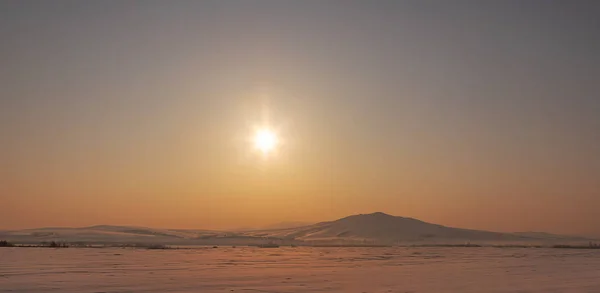 Красивый Горный Пейзаж Фоне Заходящего Солнца Гор Оранжевого Неба — стоковое фото