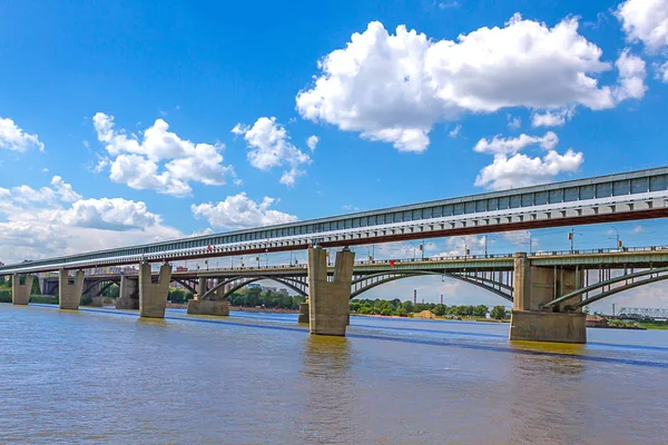 Ponte Outro Lado Rio Novosibirsk — Fotografia de Stock
