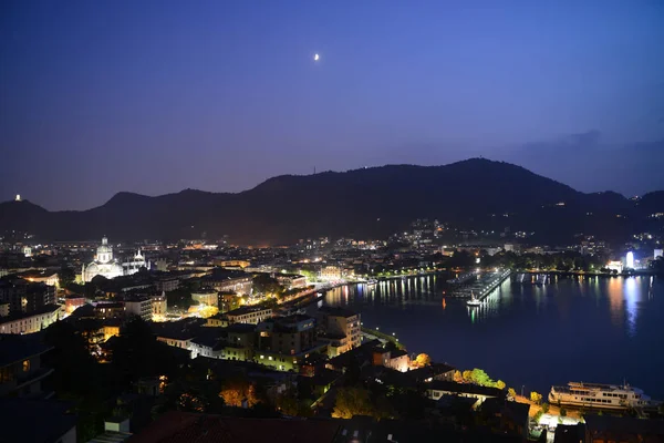Νυχτερινή Θέα Από Την Πόλη Και Στη Λίμνη Κόμο Ιταλία — Φωτογραφία Αρχείου