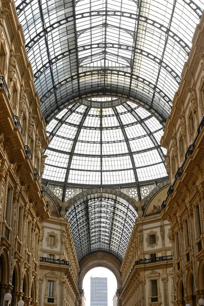 Galleria Vittorio Emanuele II Milano - techo de cristal . — Foto de Stock