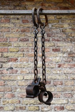 Eski mahkum kelepçeleri