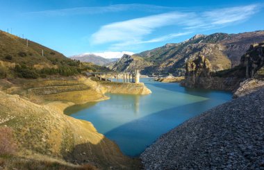 Canales rezervuar - rezervuar Guejar Sierra, Granada ili, Endülüs, İspanya.