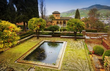  Alhambra - Antik Arapça kale ve mimari ve park topluluk Andalusia içinde Güney İspanya Granada doğu kısmında dağlık bir terasta yer alan.