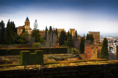 İspanya, Andalusia / Granada - 17 Mart 2018: Alhambra - Antik Arapça kale ve mimari ve park topluluk Andalusia içinde Güney İspanya Granada doğu kısmında dağlık bir terasta yer alan.