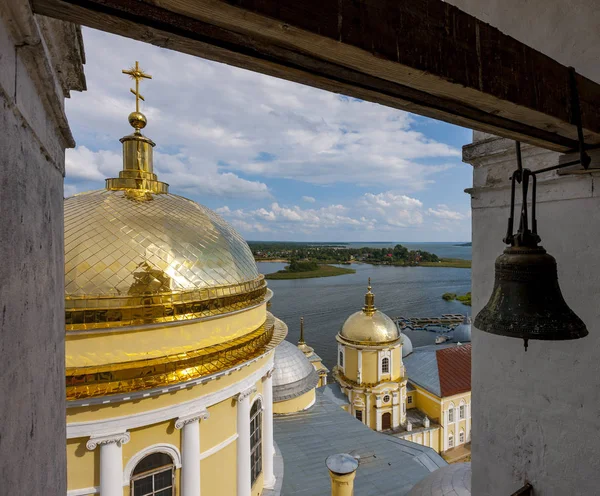 Stolobensky 修道院位于 Tver 在俄罗斯谢利格尔湖 从钟楼看 — 图库照片
