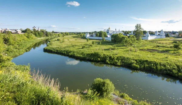 Görünüm Suzdal, Rusya'da Pokrovsky Manastırı — Stok fotoğraf