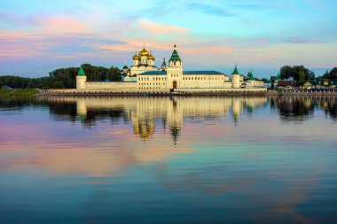 Kutsal Trinity Ipatiev Manastırı şafakta, Kostroma, Rusya Federasyonu