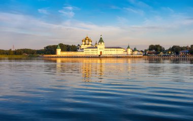 Kutsal Trinity Ipatiev Manastırı şafakta, Kostroma, Rusya Federasyonu