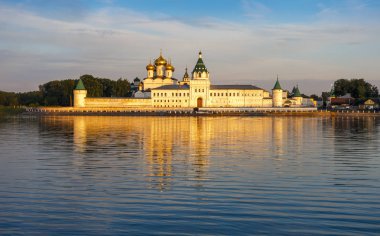 Kutsal Trinity Ipatiev Manastırı şafakta, Kostroma, Rusya Federasyonu