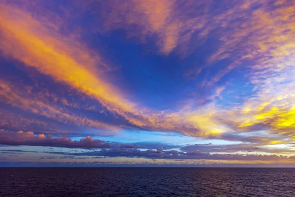 Picturesque matahari terbit di atas laut Atlantik — Stok Foto