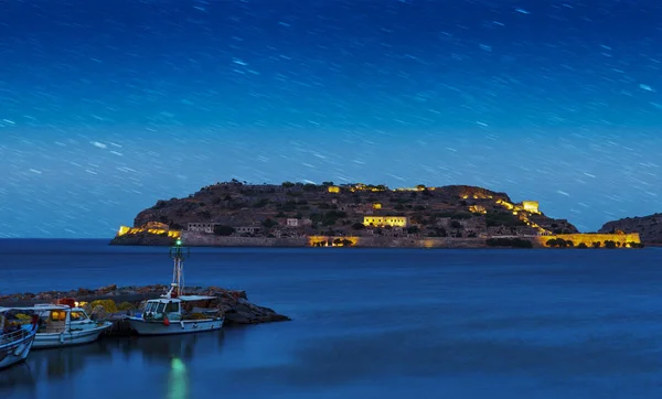 Ostrov Spinalonga v noci, Kréta, Řecko — Stock fotografie
