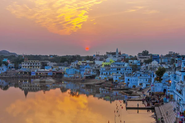 Pushkar Holy Lake ao pôr-do-sol, Índia — Fotografia de Stock