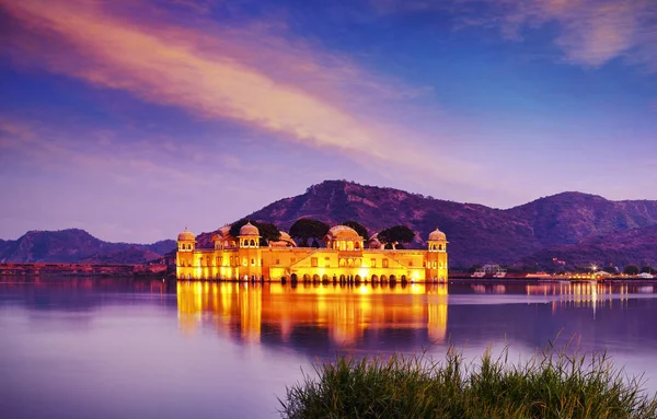 Pałac na wodzie Jal Mahal, człowiek Sager jezioro, Jaipur, Rajasthan, Indie, — Zdjęcie stockowe