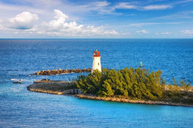 Nassau limanı deniz feneri, Bahamalar. Bu Bahamalar yılında en eski ve en iyi bilinen deniz feneri olarak hesap edilir. Cennet Adası, Kuzeybatı girişinde New Providence ve Nassau bağlantı noktası işaretleme batı ucunda yer alır.