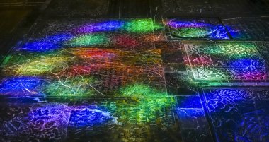 Cordoba, Endülüs, İspanya - 13 Mar 2018: İç büyük Camii, Cordoba ve Endülüs, Katedral Our Lady Historic varsayım Cordoba, merkezi. Vitray ile ışıklı kat.