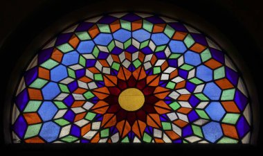 Cordoba, Endülüs, İspanya - 13 Mart 2018: İç büyük Camii, Cordoba ve Endülüs, Katedral Our Lady Historic varsayım Cordoba, merkezi. Vitray pencere