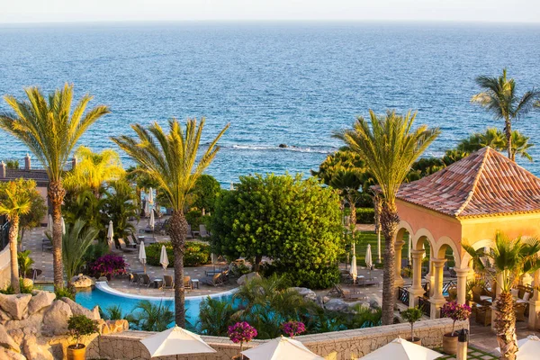 Tenerife Island, İspanya - 11 Temmuz: 11 Temmuz 2016 tarihinde Tenerife, İspanya'da lüks otel.