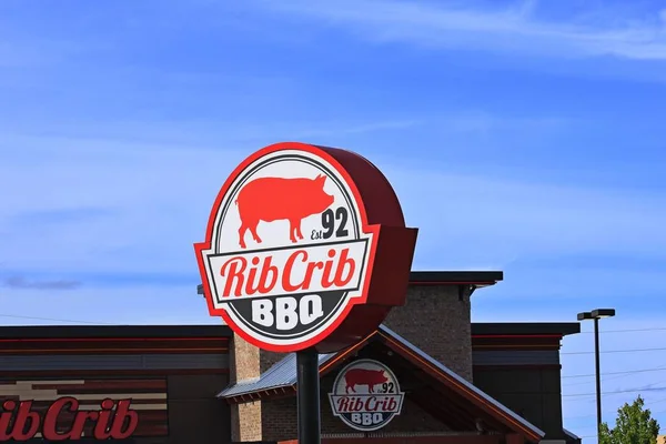 Shot Rib Crib Sign Building Hutchinson Kansas Usa Blue Sky — Stock Photo, Image