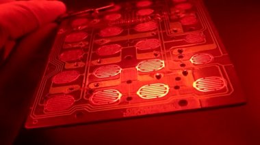 bir elektronik devre kartı yakın çekim