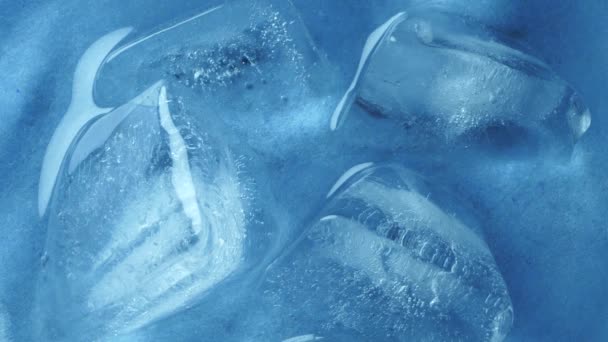 Закрыть Ледяной Куб Водой — стоковое видео