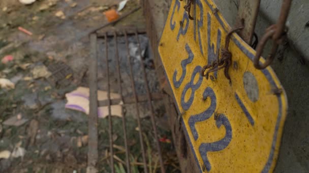 キャンディ スリランカで 2018 日に捕獲した看板とキャンディ スリランカ ごみ捨て場所 — ストック動画