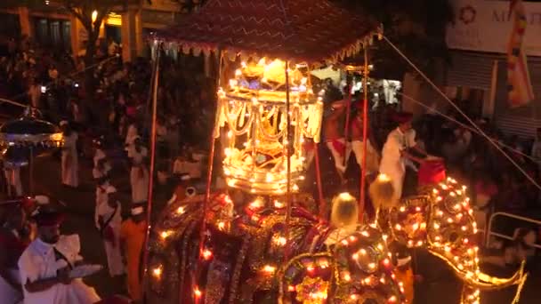 スリランカ キャンディ中部州キャンディ スリランカ 伝統的なアサラ Perahara 2018 — ストック動画