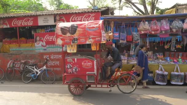 印度新德里 2018年11月19日 经营食品和其他小企业的小企业街商店和供应商 — 图库视频影像