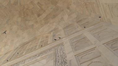 Taj Mahal'ı Hindistan'ın güzel inşa edilmiş duvarlar