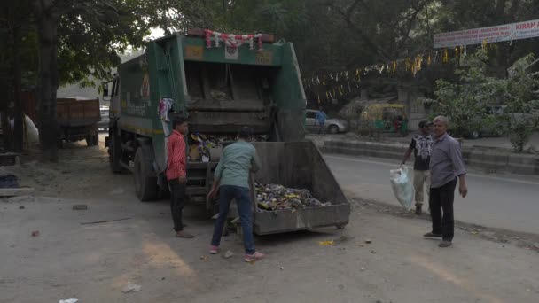 Nueva Delhi India Noviembre 2018 Trabajadores Trabajadores Trabajando Sobre Eliminación — Vídeo de stock