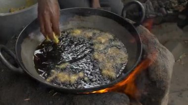 Karıştırma ve yiyecek kızartma 