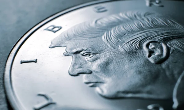 Donald Trump yüz bir sikke makro çekim - Donald Trump Sikke