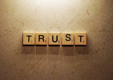 Scrabble harflerinden oluşan vergi etiketi - Vergi Word Scrabble harfleri