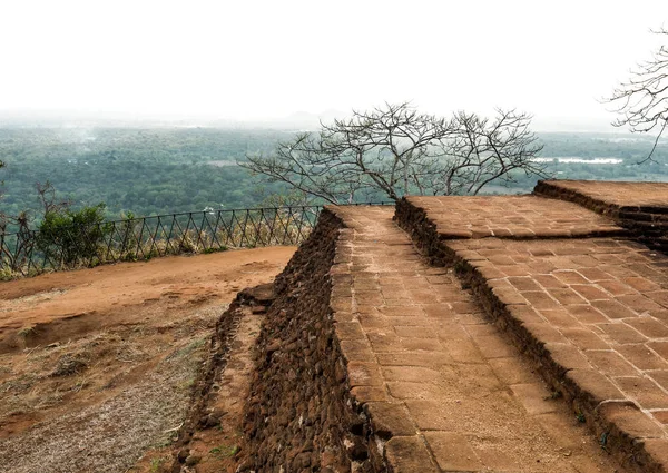 Oude rots van Sigiriya in Sri Lanka — Stockfoto