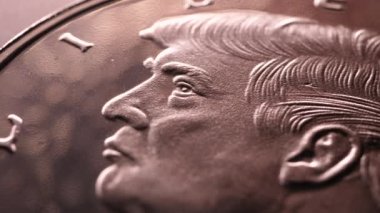 Makro Donald Trump yüzü ile bir sikke yakın
