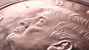 Makro Donald Trump yüzü ile bir sikke yakın