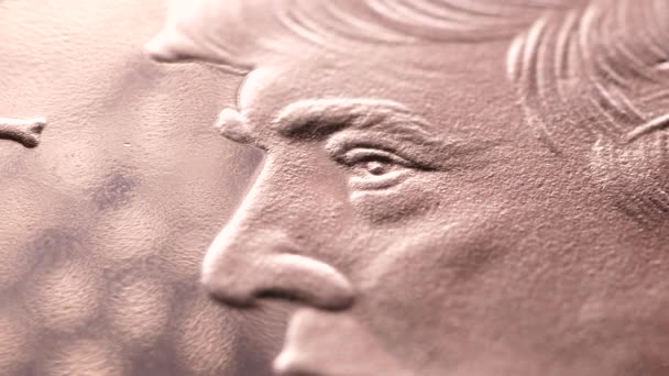 Macro Chiudere Una Moneta Con Donald Trump Faccia — Video Stock