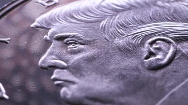 Makro Donald Trump yüzü ile bir sikke yakın