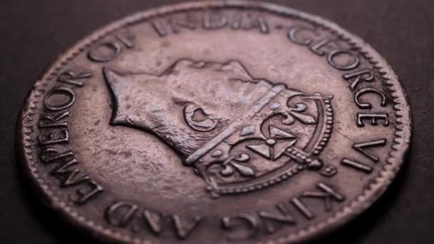 Крупный План Детальных Старых Монет — стоковое видео