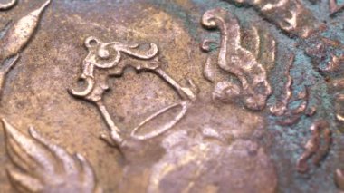 Ayrıntılı eski paraların görüntülerini kapat