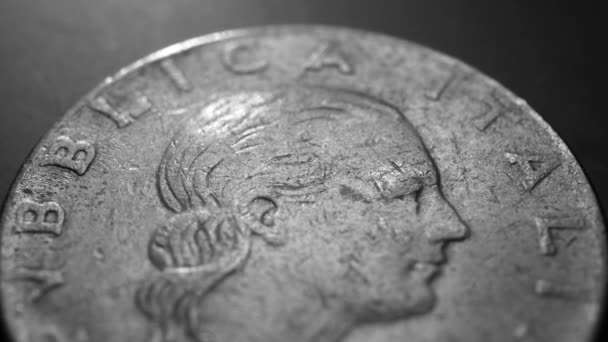 詳細な古いコインのクローズアップ — ストック動画