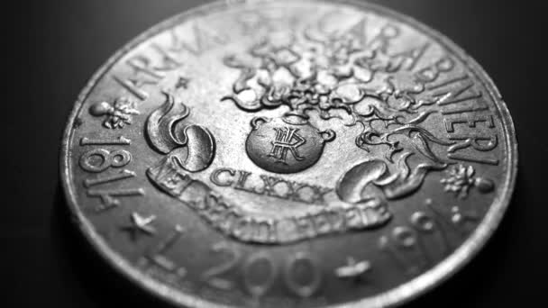 詳細な古いコインのクローズアップ — ストック動画