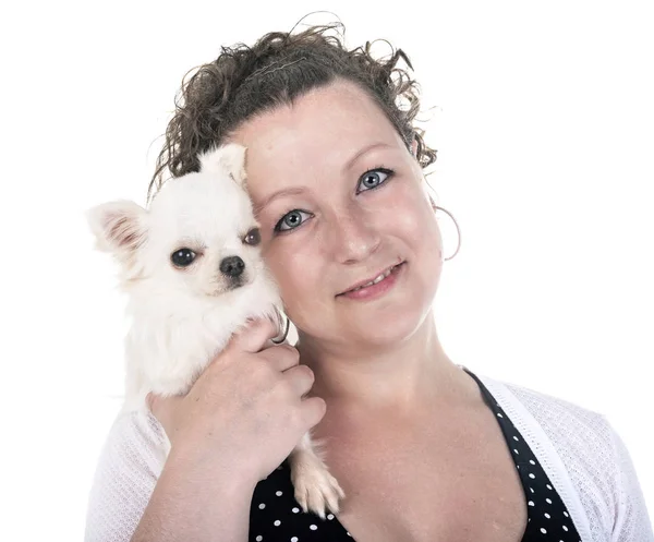 Mulher Chihuahua Frente Fundo Branco — Fotografia de Stock