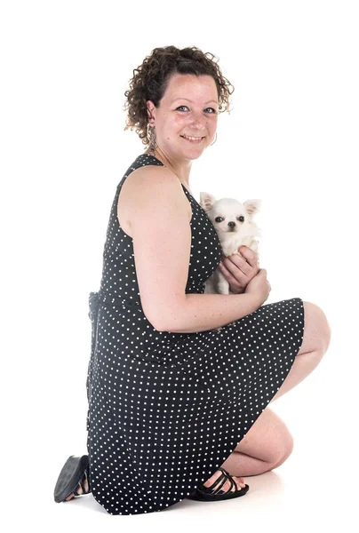 Vrouw Chihuahua Voor Witte Achtergrond — Stockfoto