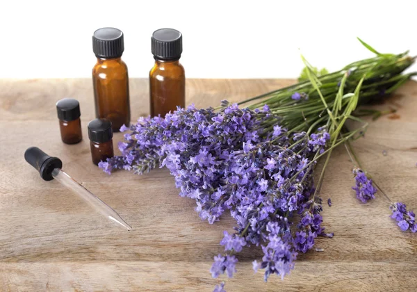 Lavanda Aceites Esenciales Delante Fondo Blanco — Foto de Stock