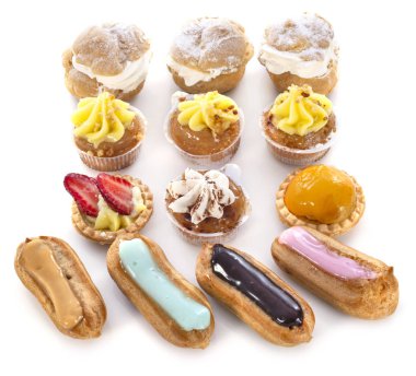 petit-dört grup beyaz arka plan önünde